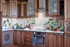 Кухни из массива: преимущества выбора и рекомендации по эксплуатации